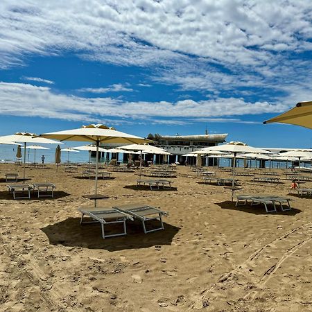 Appart 24 City Center Parking And Sea Design District Lignano Sabbiadoro Exterior photo