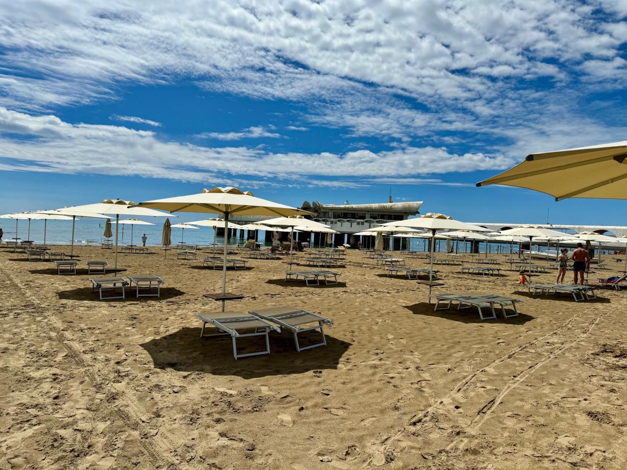 Appart 24 City Center Parking And Sea Design District Lignano Sabbiadoro Exterior photo